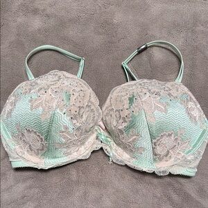 Elegant Lace Trimmed Victoria’s Secret push up Bra in Mint Green